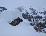 Alpy zažívajú nezvyčajnú zimu. Napadlo až vyše 300 cm snehu