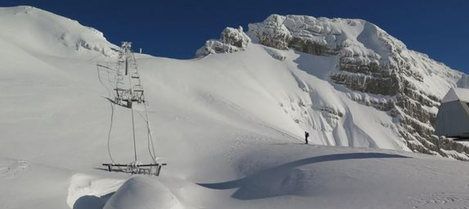 REPORTÁŽ: V Alpách panuje rekordná zima. Výška snehu sa blíži k 700 cm