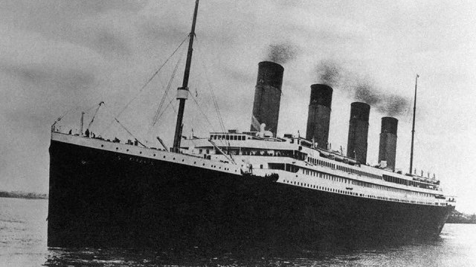 Titanic sa potopil 15. apríla 1912 po tom, čo narazil na ľadovec. O život vtedy prišlo vyše 1500 ľudí.