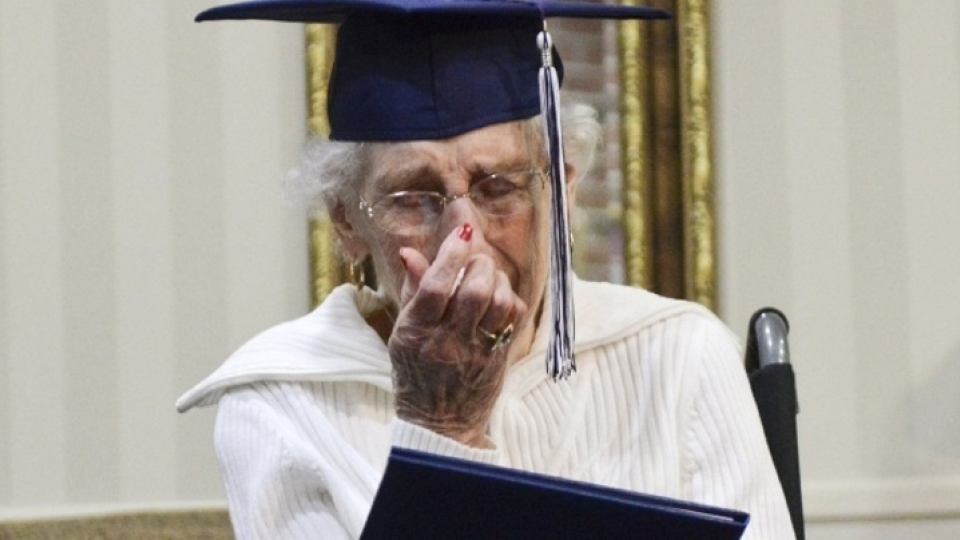 Dokončenie školy bolo pre 97-ročnú babičku splneným snom.