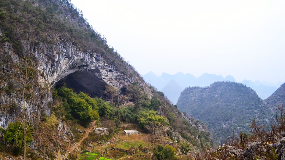 Čínska dedinka v jaskyni púta pozornosť celého sveta.