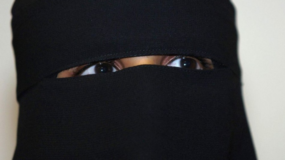 Na snímke moslimská šatka hidžáb