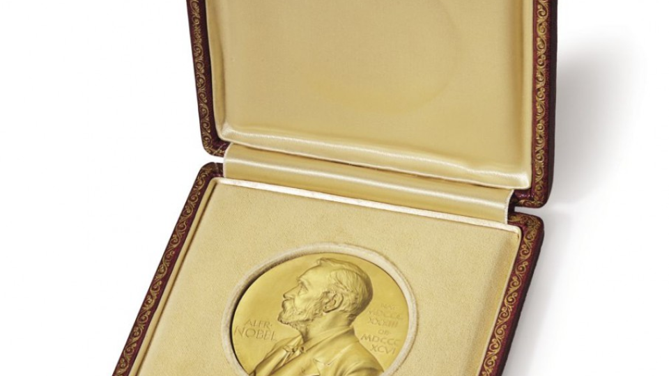 Na ilustračnej foto Nobelova cena.