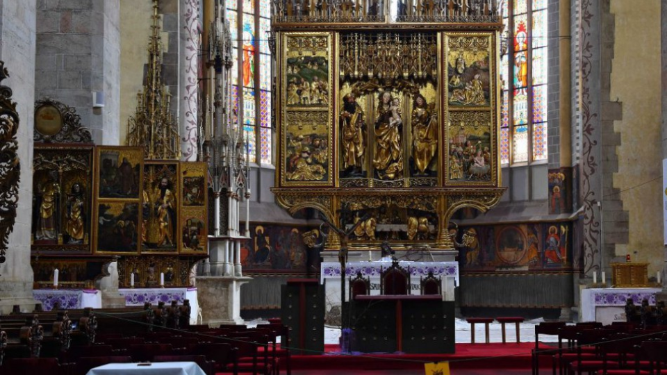 Na snímke vrcholné dielo Majstra Pavla z Levoče, najvyšší gotický oltár na svete s výškou 18, 62 metra v Bazilike svätého Jakuba v Levoči 17. februára 2015.