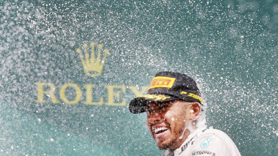 Na archívnej snímke víťaz, britský jazdec tímu Mercedes AMG Lewis Hamilton.