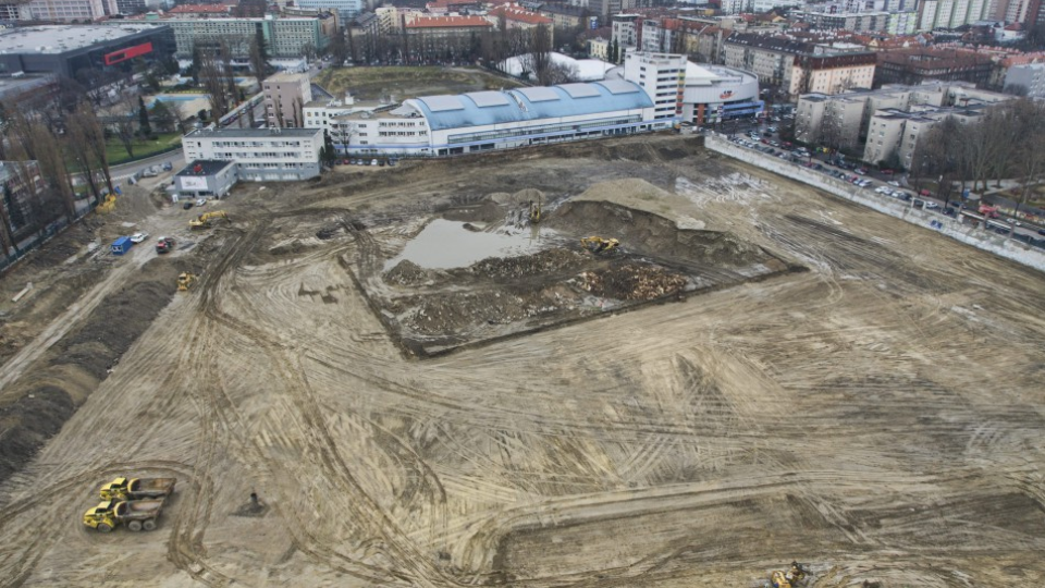 Z výstavby nového Národného futbalového štadióna v areáli starého ŠK Slovana Bratislava na Tehelnom poli 3. marca 2015 v Bratislave. FOTO TASR - Pavel Neubauer
