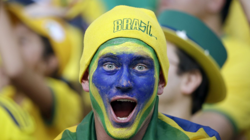 Brazílsky futbalový fanúšik.