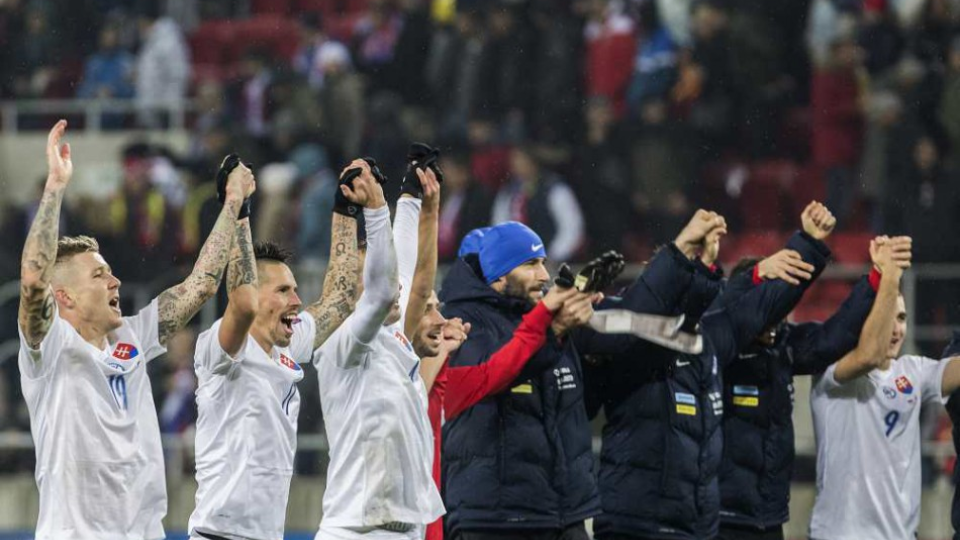 Na snímke víťazná radosť futbalistov Slovenska po zápase F-skupiny kvalifikácie MS 2018  Slovensko – Litva (4:0) v Trnave 11. novembra 2016.
