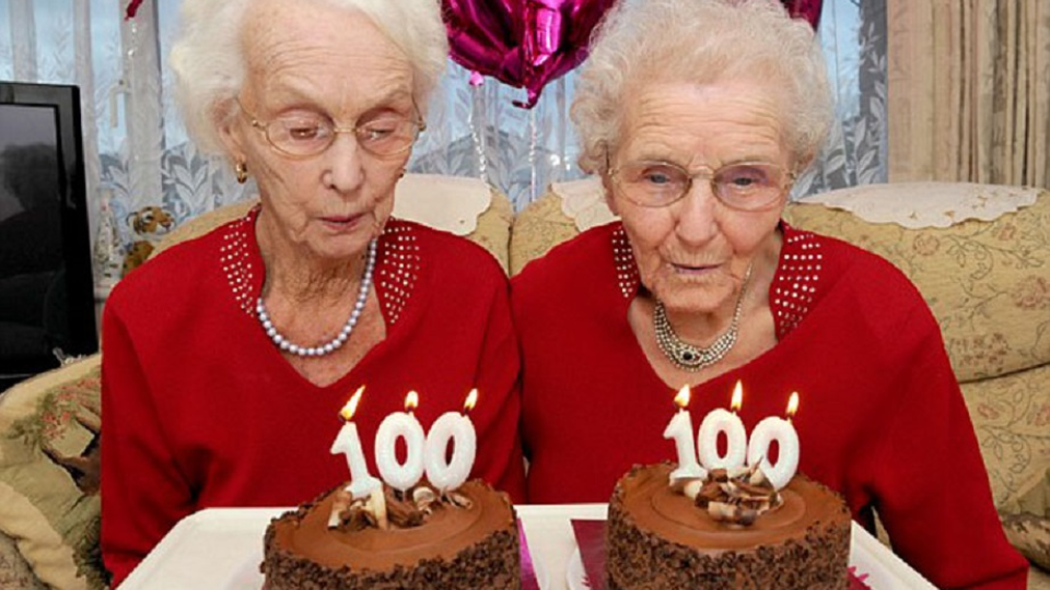 Storočné sestry dvojčatá si priali na svoje sté narodeniny nezvyčajný dar.