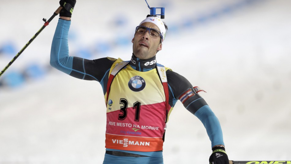 Francúz Martin Fourcade  sa teší z triumfu v šprinte 3. kola Svetového pohára biatlonistov v Novom Měste na Moravě 15. decembra 2016.
