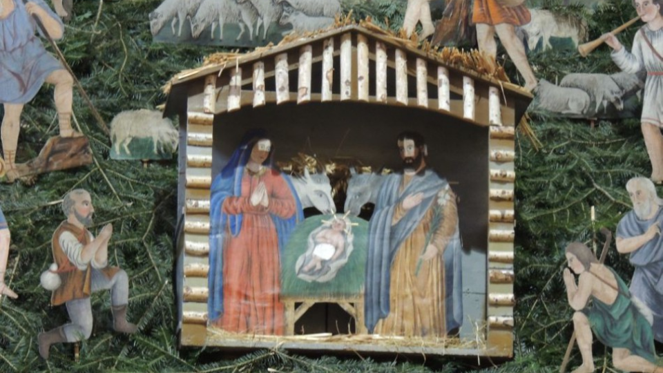 Na archívnej snímke maľovaný betlehem z 19. storočia v kostole sv. Michala vo Vyhniach 25. decembra 2015. 