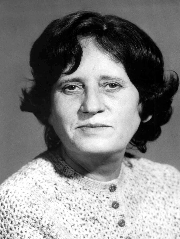 V roku 1922 sa narodila v Ludaniciach spisovateľka HELENA KRIŽANOVÁ-BRINDZOVÁ, autorka kníh pre deti a mládež ako napríklad Modlitba za šťastie, alebo Kocúr lekárom a iné rozprávky. Zomrela 1.8.1990.
