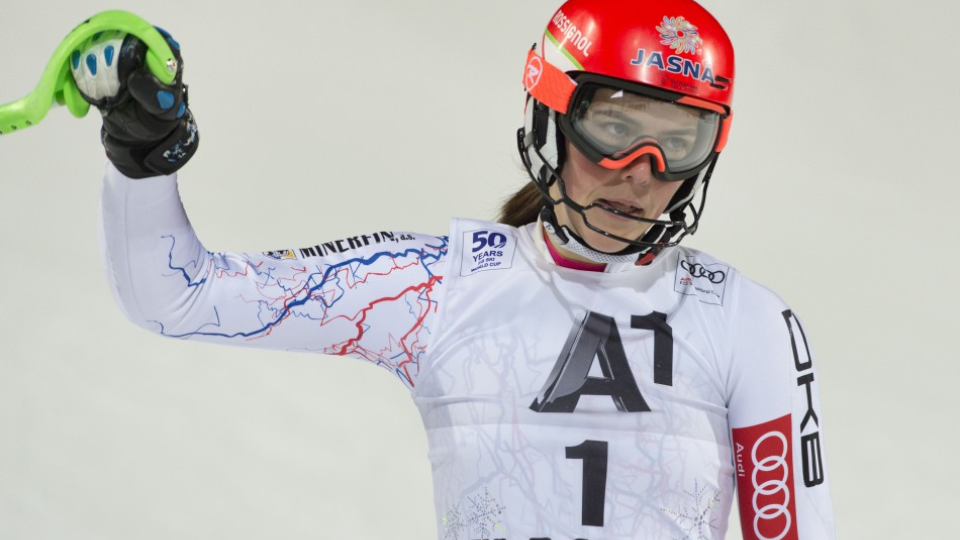 Slovenská lyžiarka Petra Vlhová je sklamaná po vypadnutí v 1. kole nočného slalomu Svetového pohára v rakúskom Flachau 10. januára 2017.