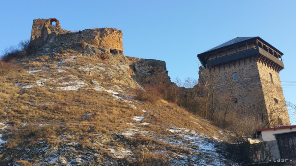 Fiľakovský hrad (na snímke) navštívilo počas minulého roka takmer 24.000 turistov.