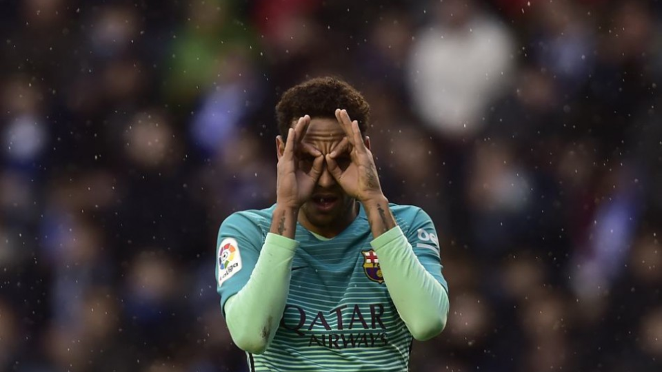 Hráč FC Barcelony Neymar sa teší z gólu proti Deportivu Alaves v zápase 22. kola španielskej La Ligy 11. februára 2017 vo Vitorii.