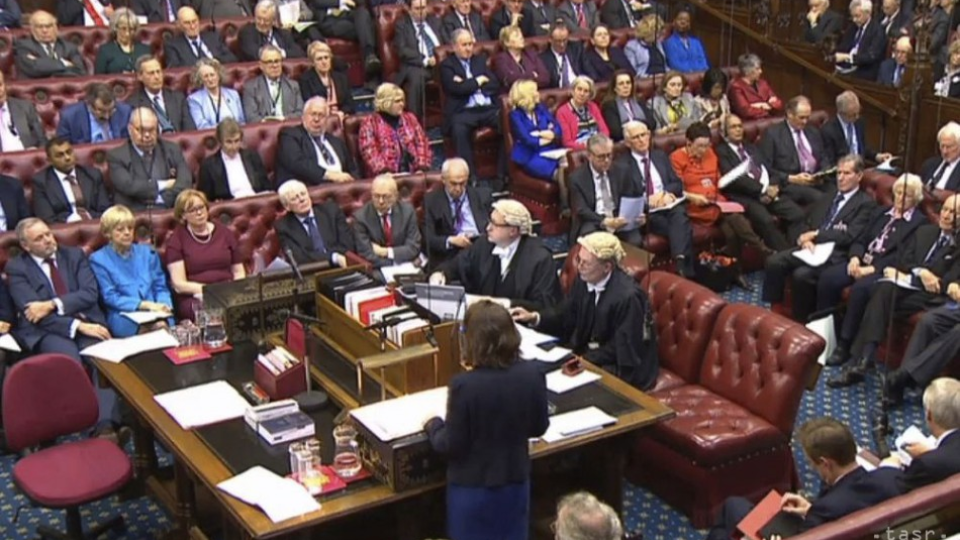 Na snímke britská Snemovňa lordov počas rozpravy o návrhu zákona o vystúpení Spojeného kráľovstva z Euróspkej únie v Londýne 20. februára 2017.