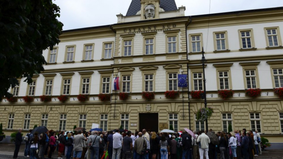 Na archívnej snímke je protestná pred Ústavným súdom v Košiciach 1. septembra 2013. 