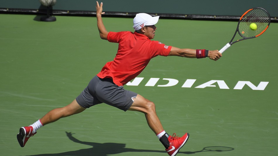 Na snímke japonský tenista Kei Nišikori v zápase osemfinále s Američanom Donaldom Youngom na turnaji ATP v americkom Indian Wells v stredu 15. marca 2017.