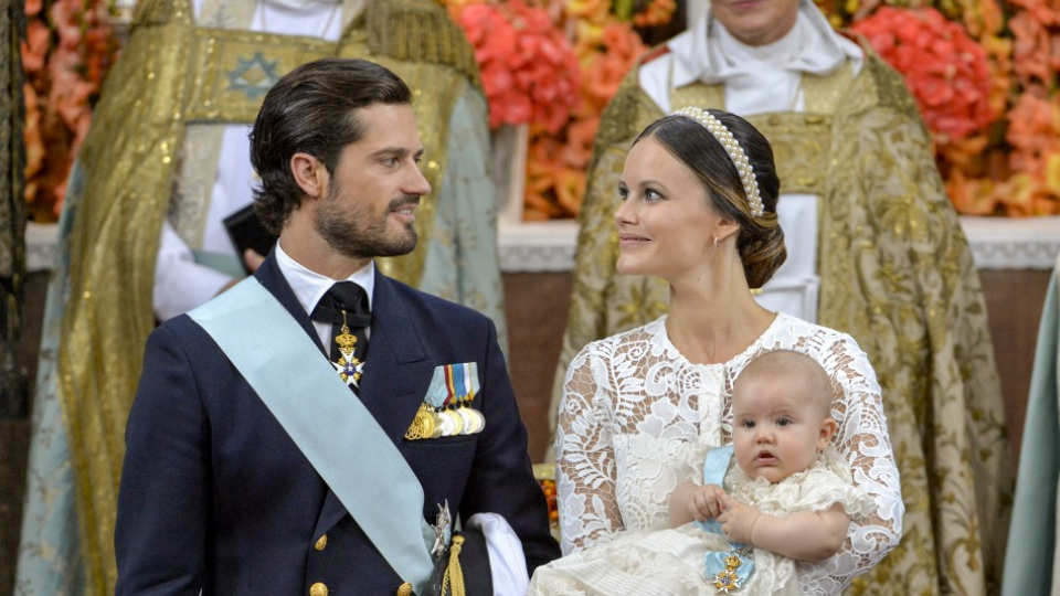 Švédska princezná Sophia a princ Carl Philip 9. septembra 2016 slávnostne pokrstili svojho syna princa Alexandra.