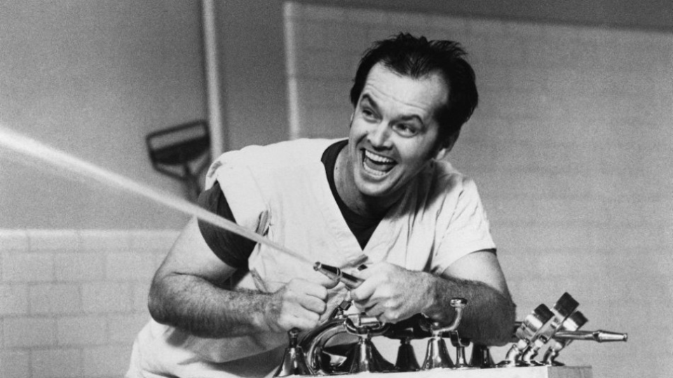 Na archívnej snímke z februára 1976 americký herec Jack Nicholson v scéne oscarového filmu Prelet nad kukučím hniezdom od režiséra Miloša Formana.