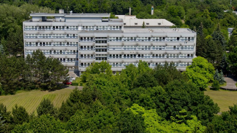 Na snímke z 5. júna 2015 pohľad do areálu vojenskej nemocnice - Nemocnice sv. Michala v Bratislave.
