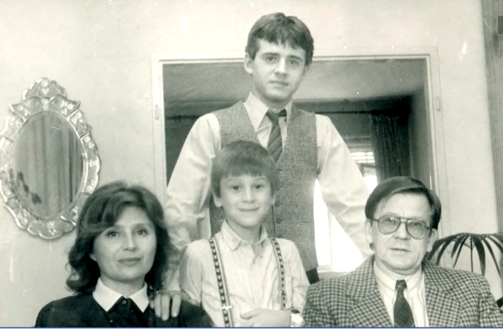 Emília Vášáryová s manželom Milanom Čorbom a synmi.