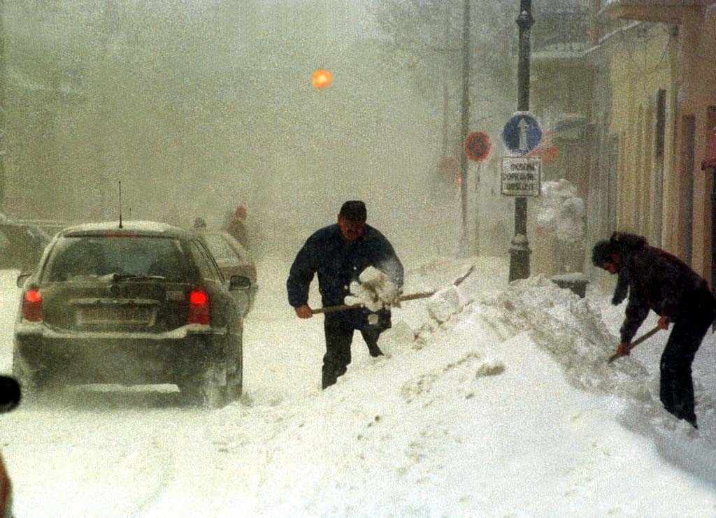 Snehová kalamita v Košiciach 11. februára 1999.