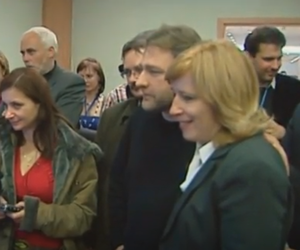 So súčasným partnerom.