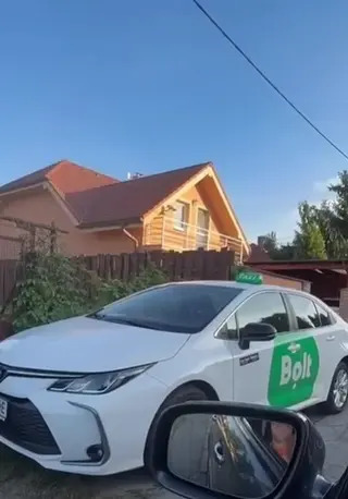 Zábery z videa.